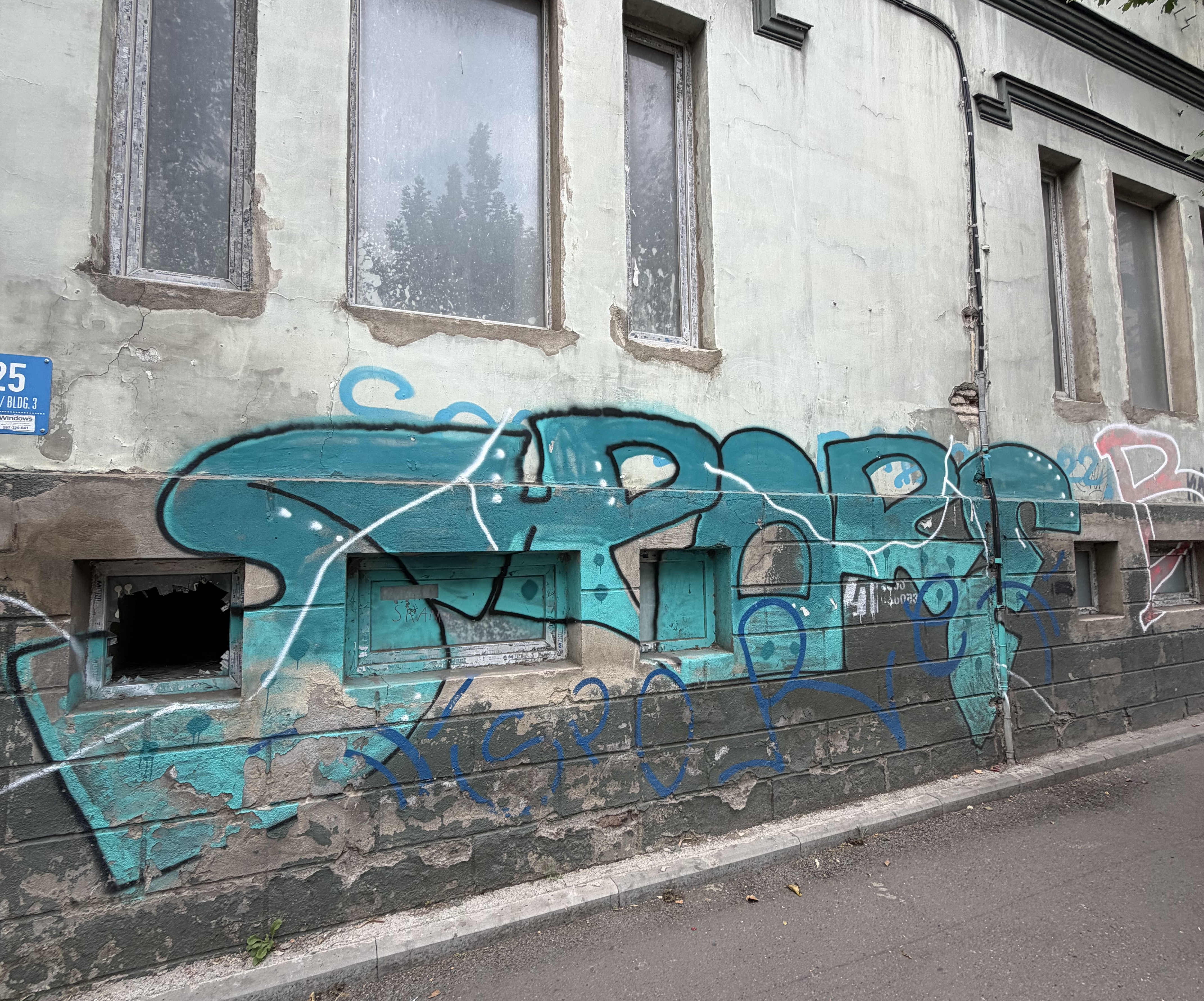 Graffiti mural between Aragveli and Avlabari in Tbilisi